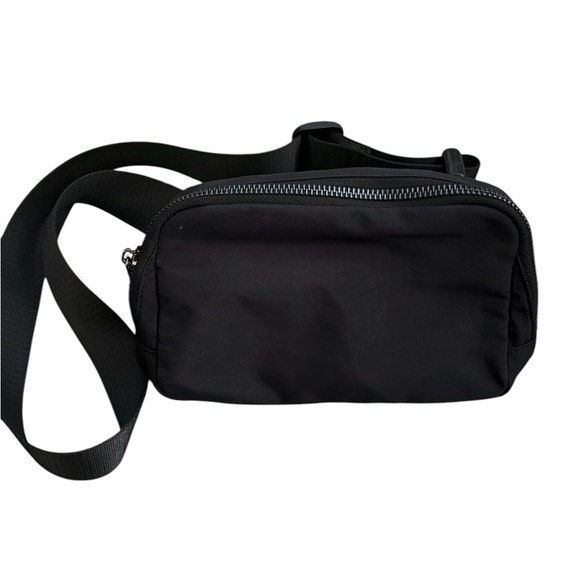 NWT CLASSIC SIMPLE Black SLING NYLON BELT BAG Fanny Pack (045) - Picture 1 of 4